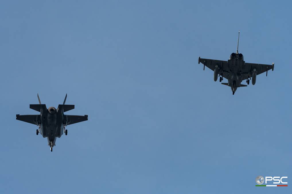 意产F35B在台风战机伴飞下首飞