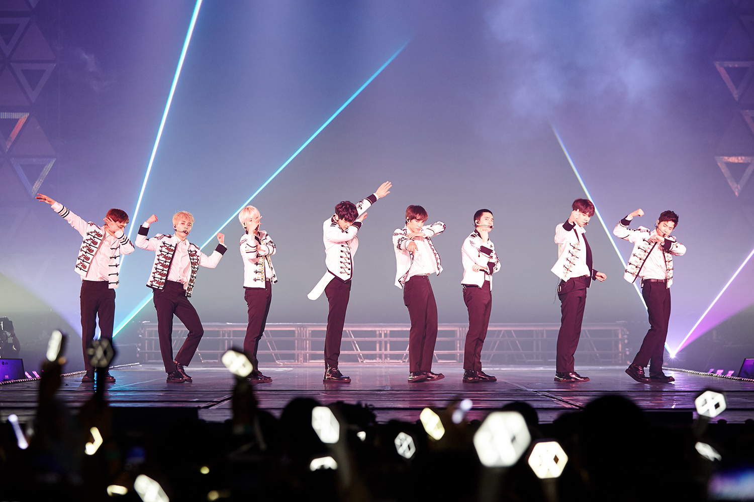 展开第四次单独巡回演唱会的"亚洲王者"exo燃烧曼谷的夜.