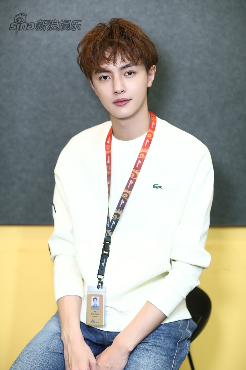 组图:官鸿入职娱乐星小编 连线朱亚文吴希泽引发爆笑互动