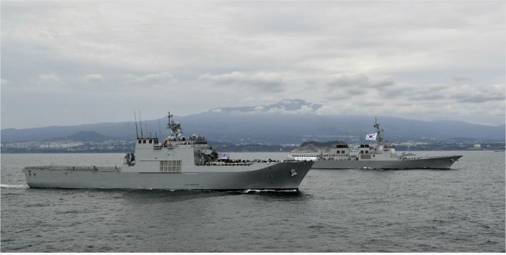 韩国举行国际阅舰式 中国052c舰突然取消派遣