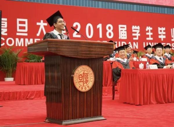 来华留学生的毕业选择:留下工作创业,或将知识