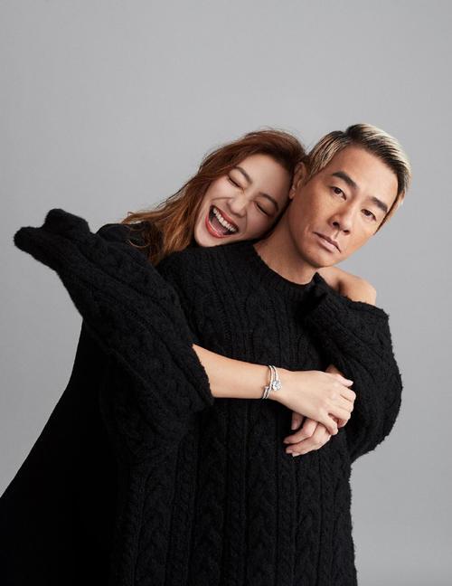 陈小春应采儿结婚9周年甜蜜照深情对望情比金