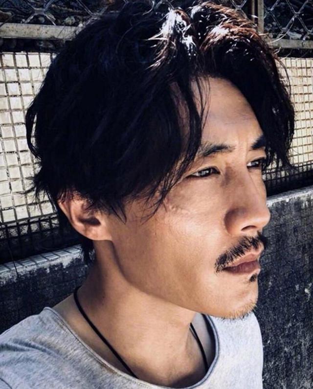 37岁杜淳模样大变,脸颊凹陷面容憔悴,连亲妈都认不出来他了