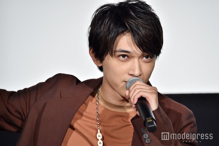 组图:吉沢亮出席《银魂2》活动 吐槽自己女装太丑