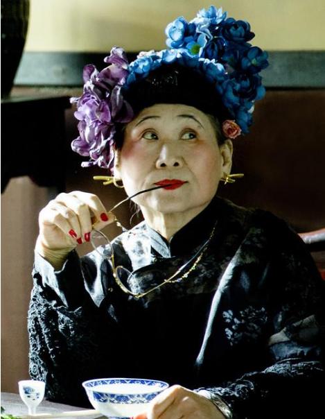 说到这,不得不提的便是,《炊事班的故事》中扮演小毛的演员毛孩正是苇