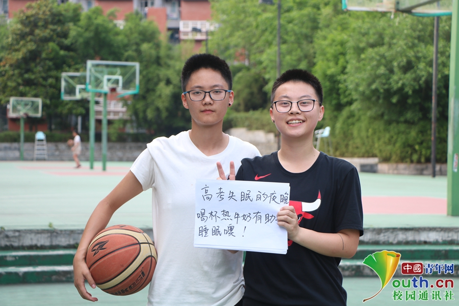 高考倒计时10天!大学生为高三学子送祝福