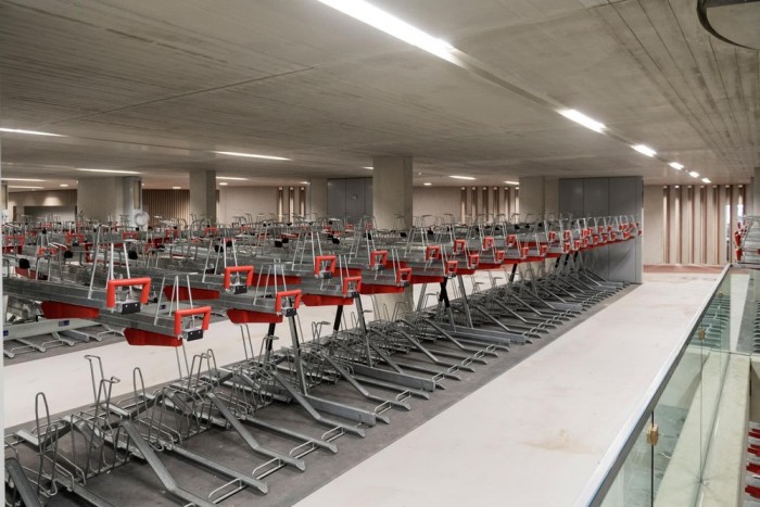 世界上最大的地下自行车停车场在乌得勒支开放