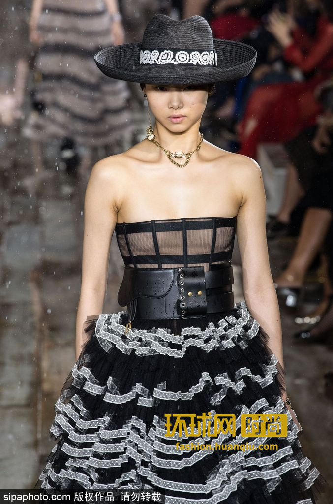 Dior 2019早春度假系列发布会,曼舞轻纱不一样