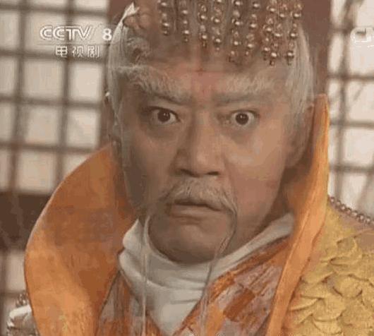 李立群饰演的东海龙王,是一个喜怒无常的,有时候很严肃有时候很特别"