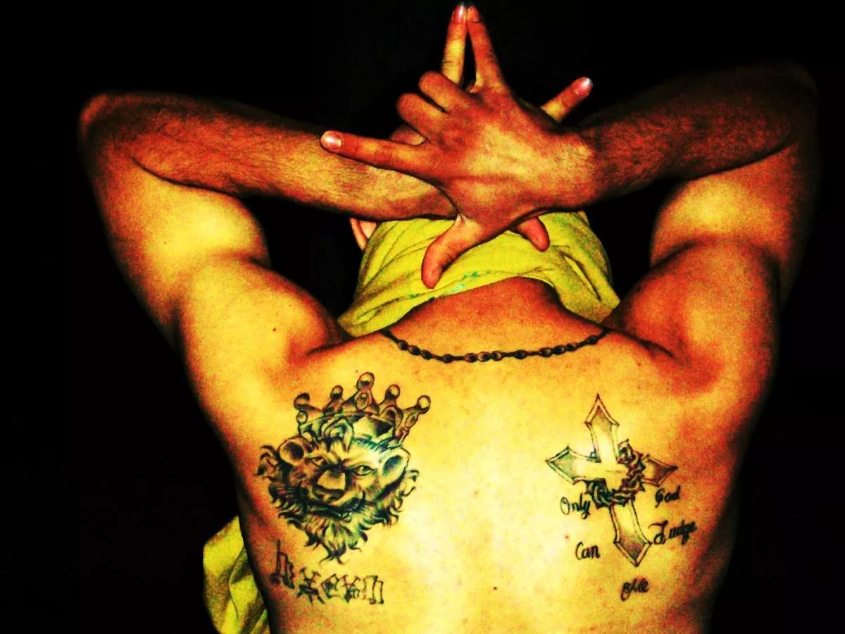 如果你发现老外身上有这样的纹身 请离他远点!