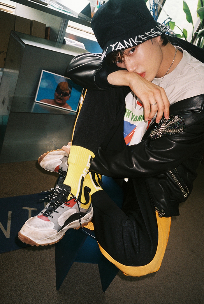 组图:exo成员kai拍写真型格时尚 运动风展不羁魅力