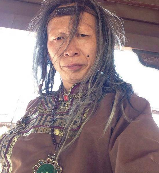 因总演坏蛋成为观众心中阴影,和妻子恩爱有加,小女儿超像他!