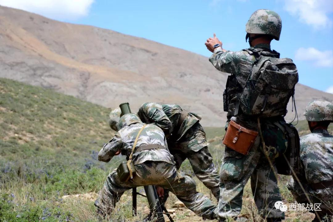 我西藏军区步兵亮出重火力 高射机枪对地扫射