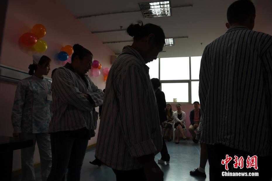 世界精神卫生日临近 探访重庆精神病患者治疗生活