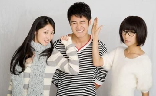 王珞丹的前男友,饰演反派迅速走红,如今跳楼