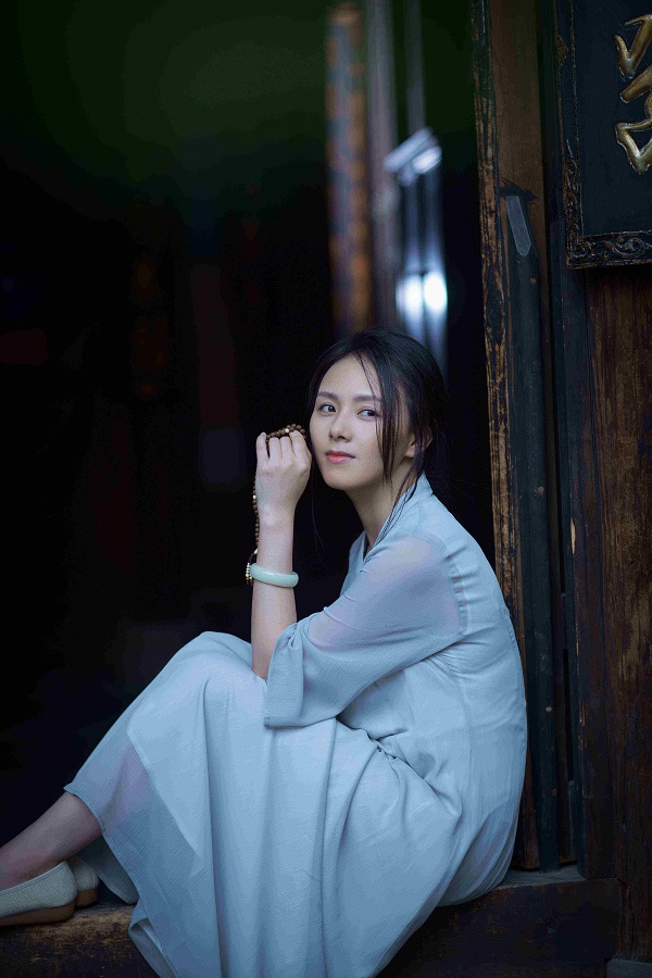 曹艳写真大片曝光 一颦一笑宛若画中仙女