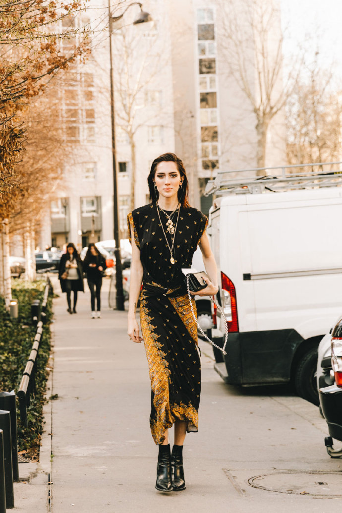 巴黎时装周街拍盘点来了 优雅的时装表演