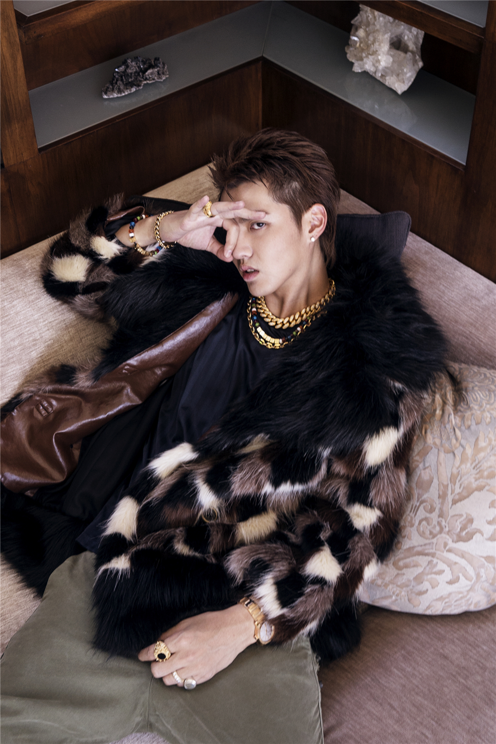 吴亦凡登上英国杂志封面 诠释个人多面性