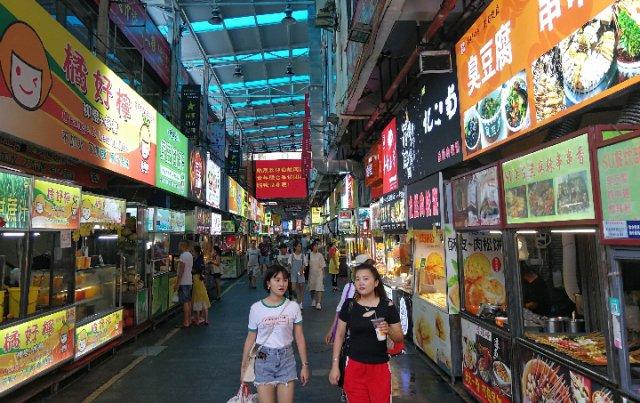 海口泰龙城   琼台小吃街 ".冀泽摄影