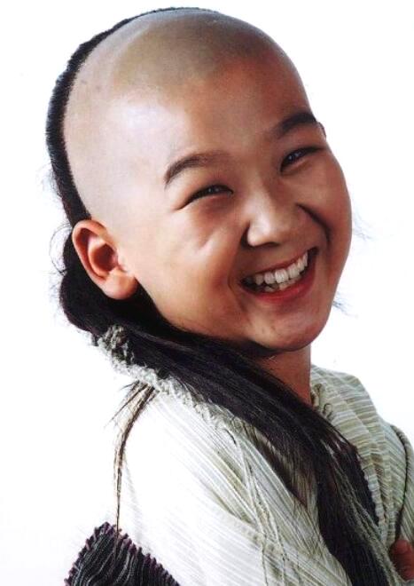 资讯-渠道合作 娱乐百家号 正文 大家还记得那个小眼睛,有些调皮又