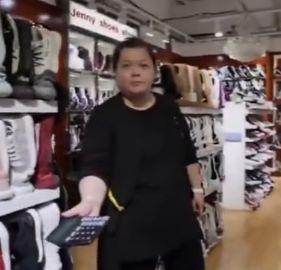 笑岔气系列:中国霸气女店家全英文与老外砍价!
