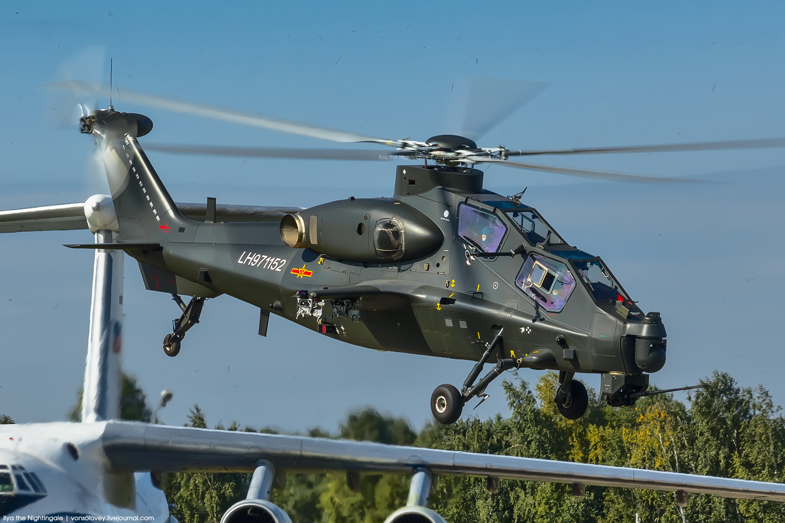 太帅了!俄罗斯摄影师镜头里中国参加演习战机