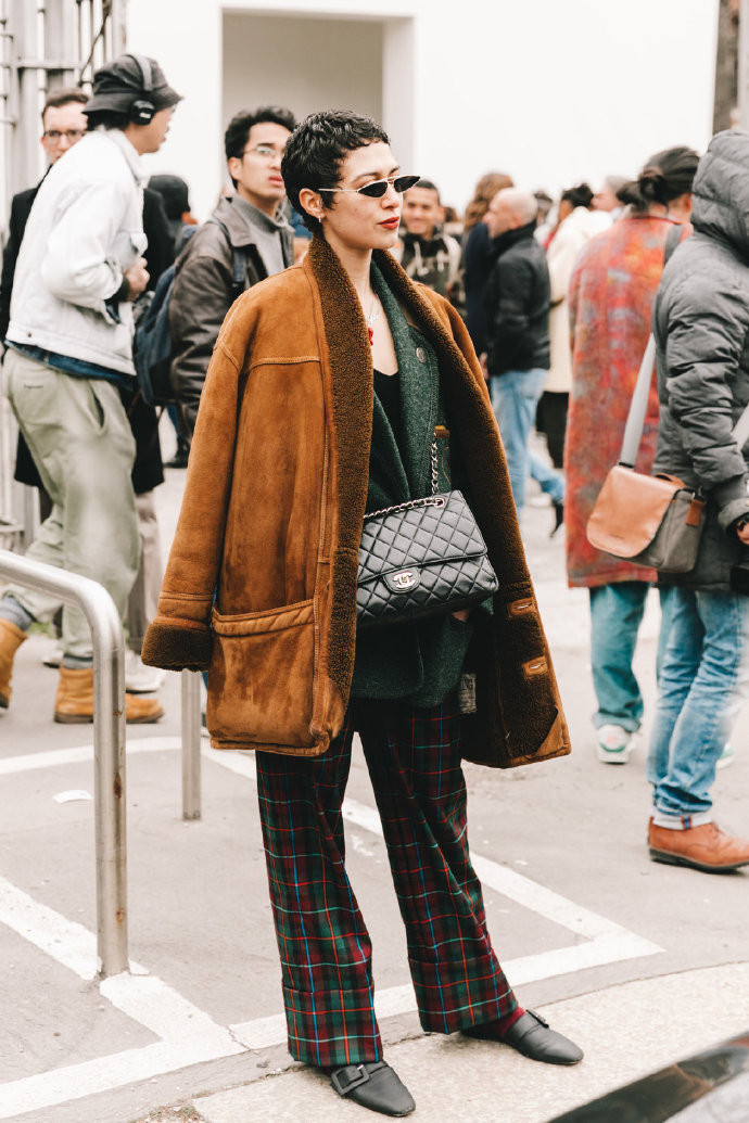 米兰时装周达人街拍盘点 这么穿或许就是意式风情