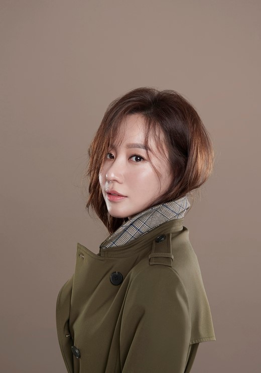 组图:韩女星金雅中秋冬时装照曝光 曾被传死亡公司否认