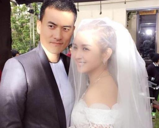 才生完三胎不久,她就复出拼命赚钱,老公连奶粉钱都给不起?