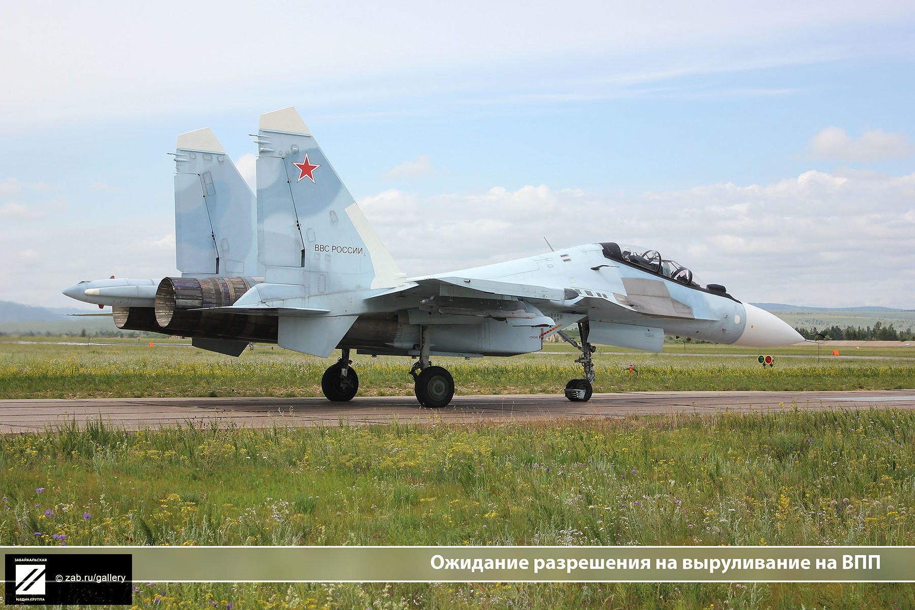 苏-30SM战斗机座舱照曝光 航电系统一览无余