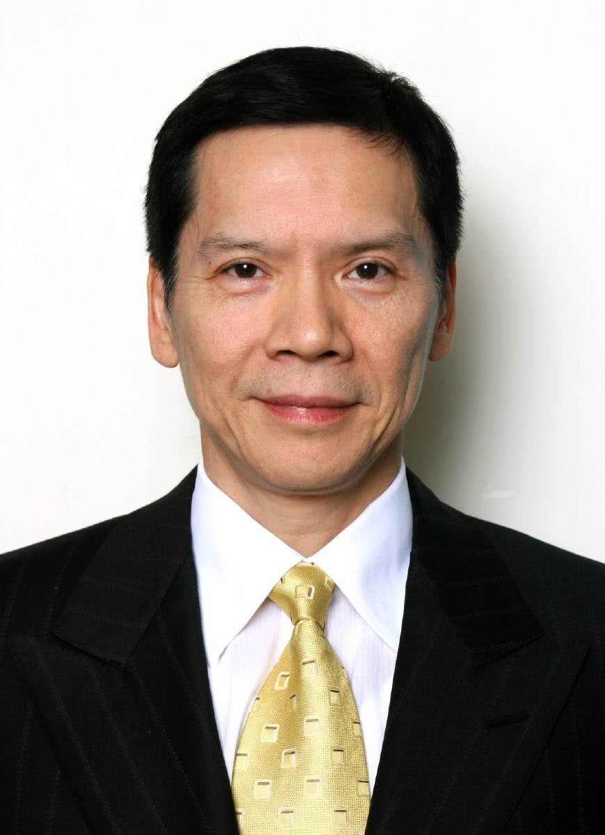 他是王思聪不敢惹的大佬,向华强也要礼让三分,出道多年0绯闻!