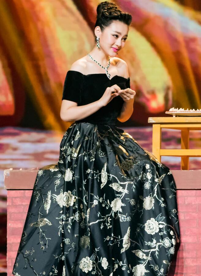 徐晶晶做客《回声嘹亮》 携手阎维文献唱《想亲亲》