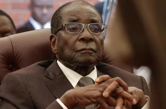 穆加贝将再与军方谈判 其侄子称"他誓死不退位"