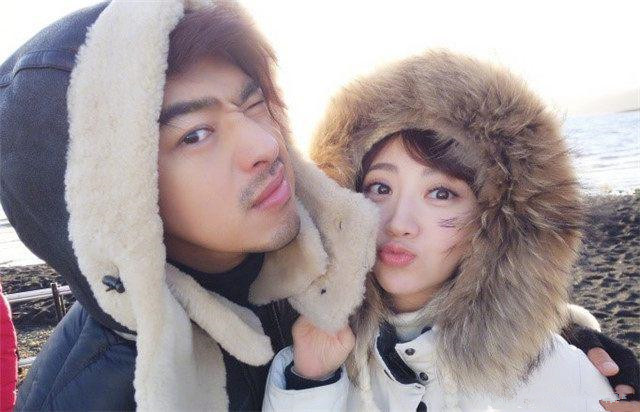 亲密合影嘟嘴,网友:配一脸!