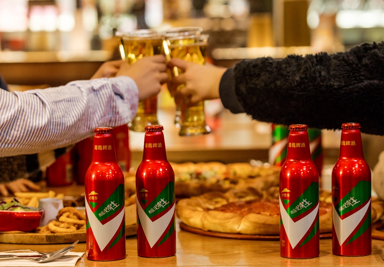 畅饮青岛啤酒新年鸿运必胜