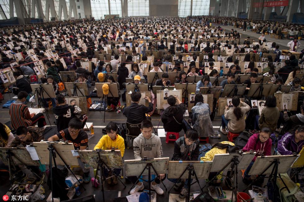三千多名考生同场作画湖北美术小统考场面壮观