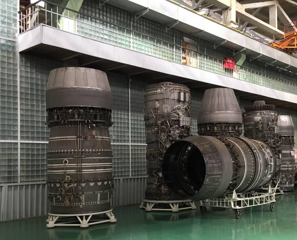 探秘俄重点发动机厂 航发满地摆