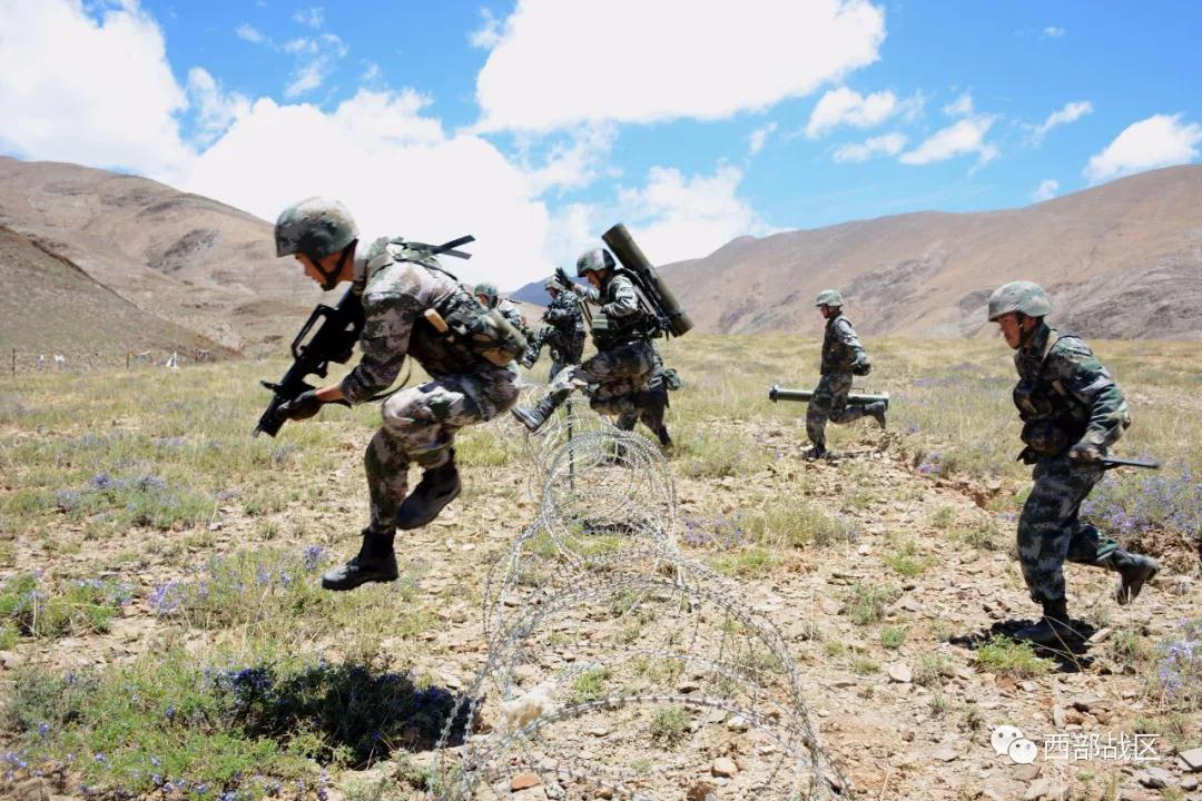 此次演练,昼夜连贯实施,将作战指挥,战场侦查,火力运用,兵种协同等