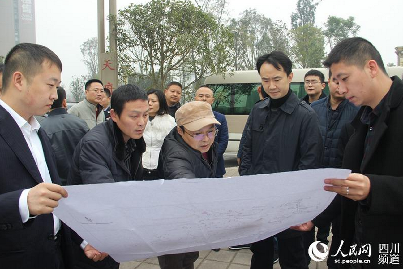 财经 财经热点 正文 仁寿县委副书记,县长顾贵鹏一行调研水体公园管理