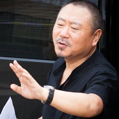 让他一夜成名,之后,多次搭档赵本山表演小品,影视剧,有:小品《三鞭子